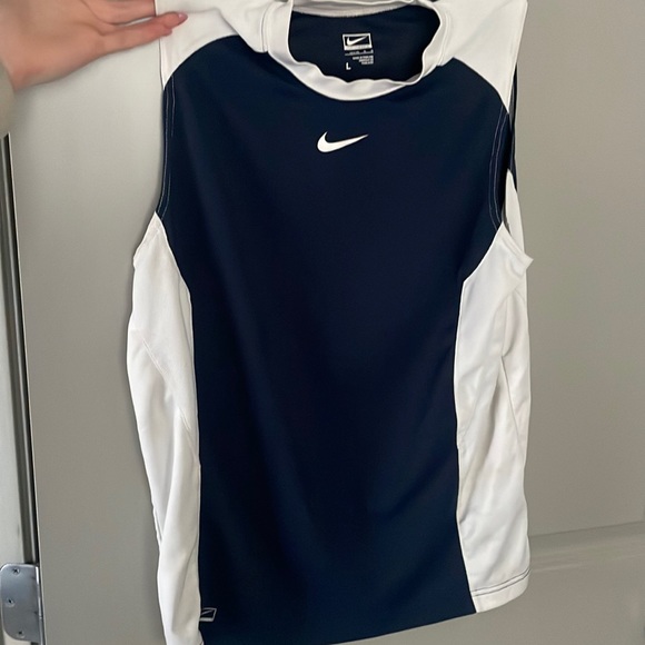 Nike muscle tank - Picture 1 of 2